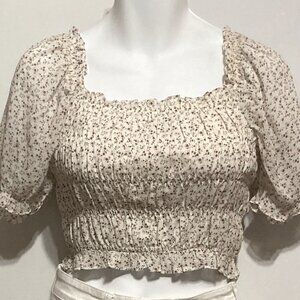 Cotton Candy SZ L Gathered bodice puff sleeve ditsy print crop top